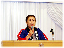 活動について発表する橋本副会長